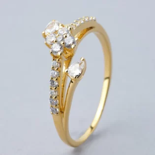 Flowery 18Kt Gold & Diamond Ring - Image 4