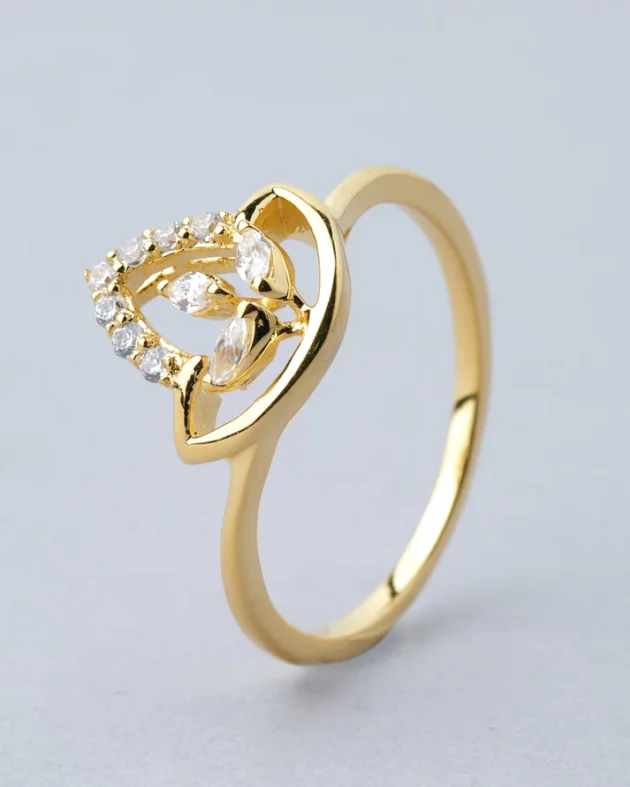 Radiant Linear 18Kt Gold & Diamond Ring - Image 4